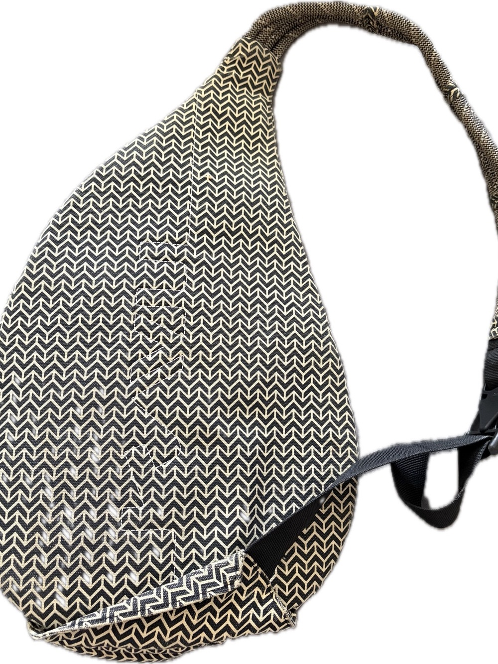 Kavu Chevron Sling Bag in Black & Cream - Picture 2 of 2
